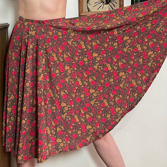 Vintage Red and Gold Floral Skirt Set, 1970s Flower Print Blouse & Skirt Size S - Picture 9 of 11